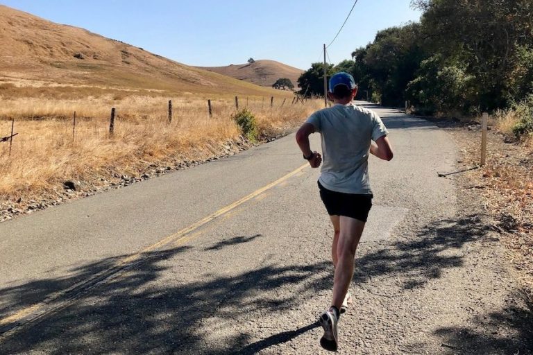 runner running a long run