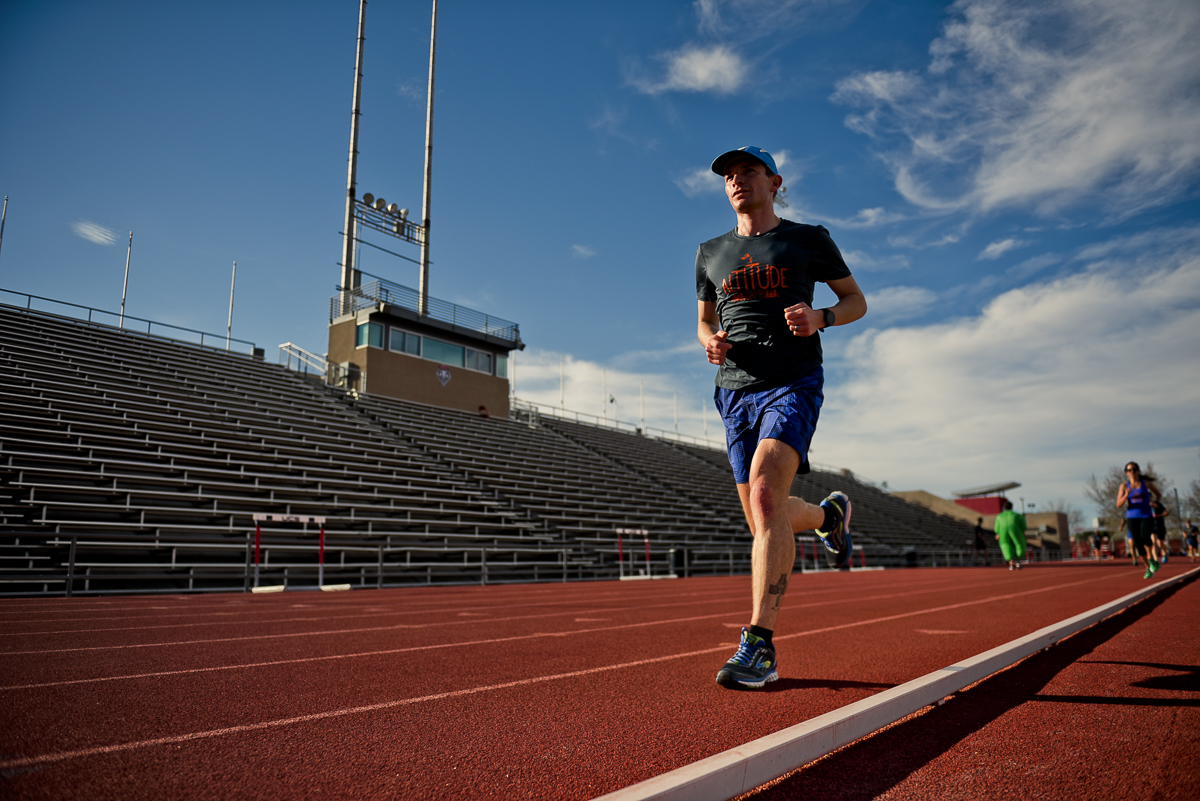 Mario Fraioli running on a track